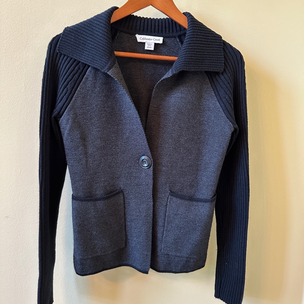 Cold water creek cardigan raglan sleeves, collar, pockets and a single button XS